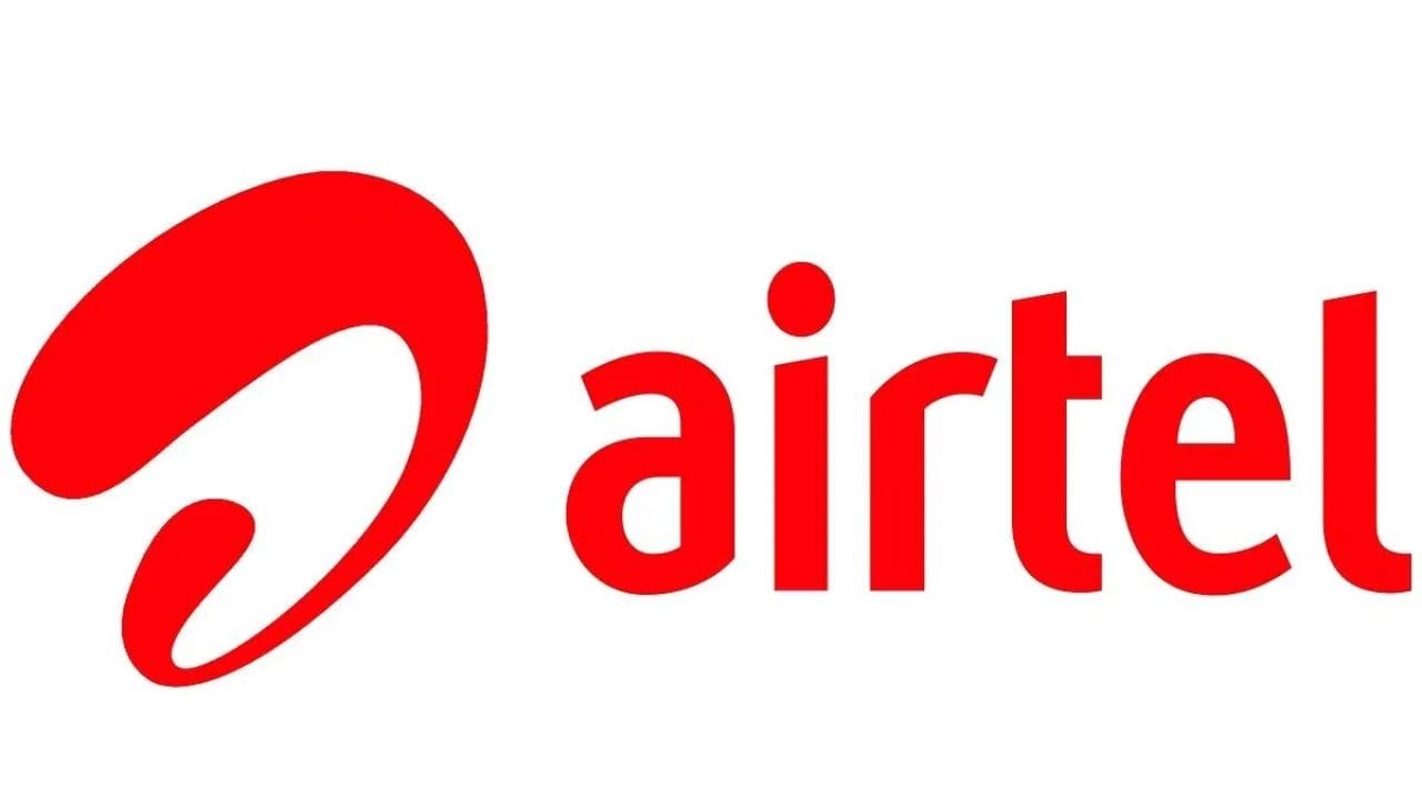 સવાલ નંબર 3: કિંમતો વધવા છતાં સુવિધાઓમાં વધારો નથી થતો, આવું કેમ?: ટેલિકોમ કંપનીઓ મોબાઈલ રિચાર્જ મોંઘા કરે છે, પરંતુ સુવિધાઓમાં કોઈ વધારો થતો નથી. હવે એરટેલના કિસ્સામાં જ જુઓ. કંપનીએ 84 દિવસની વેલિડિટી સાથે દરરોજ 1.5 GB ડેટાવાળો માત્ર એક જ પ્લાન રાખ્યો છે, તે પણ 899 રૂપિયાનો. સામાન્ય લોકો સૌથી વધુ 1.5 GB ડેટાવાળા રિચાર્જ જ કરાવે છે કારણ કે તે કિફાયતી પડે છે. હવે લોકો પાસે કોઈ વિકલ્પ નથી. કંપની પાસે 84 દિવસની વેલિડિટીવાળા અન્ય પ્લાન ચોક્કસ છે, પરંતુ 1.5 GB ડેટા અને 84 દિવસની વેલિડિટીનો કોમ્બો નથી.