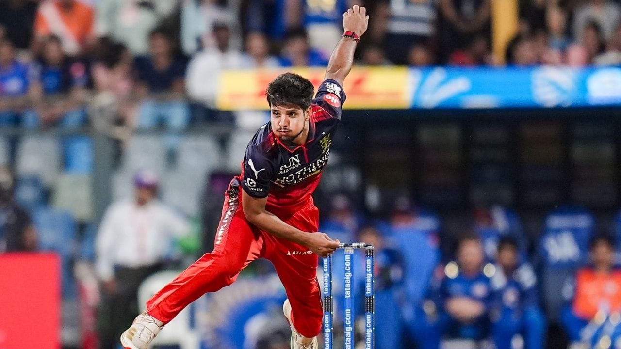 આરસીબીએ રસિખ સલામને ખરીદ્યો હતો. આઈપીએલ 2026ની શરુઆતની 2 મેચમાં 5 વિકેટ લીધી છે અને બધાનું દિલ જીતી લીધું છે. 15 એપ્રિલના રોજ લખનૌ સુપર જાયન્ટસ વિરુદ્ધ બોલિગ કરી હતી.4 ઓવરમાં 24 રન આપી 4 વિકેટ લીધી હતી.