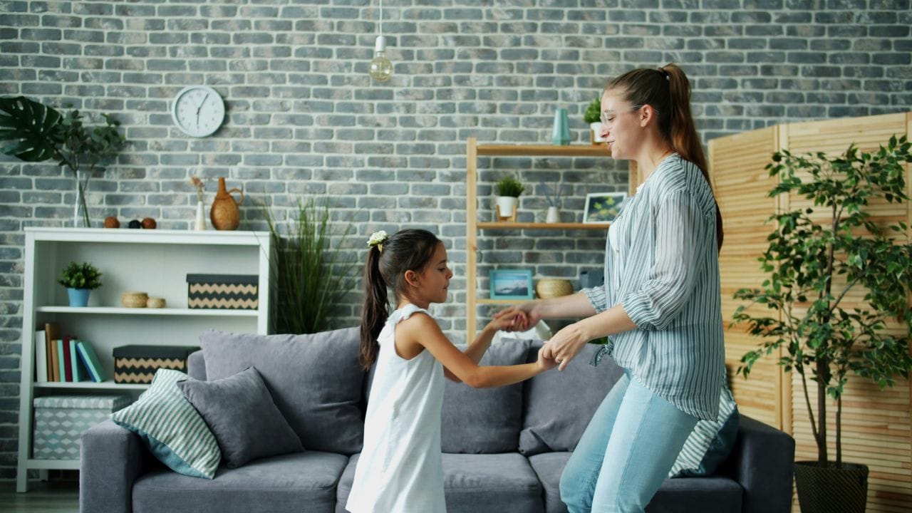 લાડલી યોજના, રાજ્ય સરકારોની પહેલ: ઘણા રાજ્યોમાં લાડલી યોજના અથવા તેની સમાન યોજનાઓ અમલમાં છે, જેમાં દીકરીના જન્મથી લઈને તેની શિક્ષણ સુધી આર્થિક સહાય આપવામાં આવે છે. દરેક રાજ્યમાં તેના નિયમો અને લાભ અલગ હોઈ શકે છે, પરંતુ હેતુ એક જ છે- દીકરીઓને આત્મનિર્ભર બનાવવાનો. (Image Credit Source: Social Media)