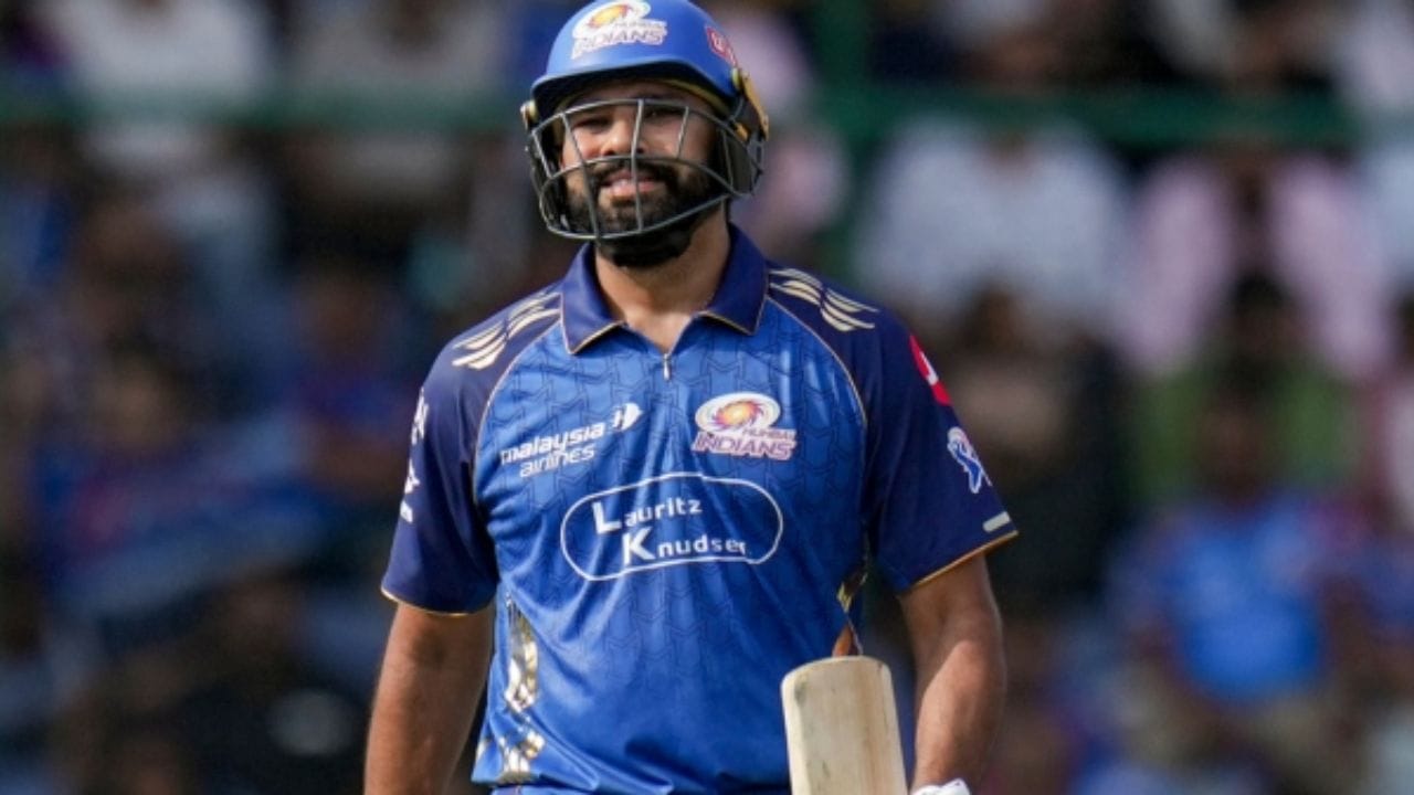 તેમની કેપ્ટન્સી હેઠળ, રોહિતે મુંબઈ ઇન્ડિયન્સને પાંચ ચેમ્પિયનશિપ ટાઇટલ અપાવ્યા છે.