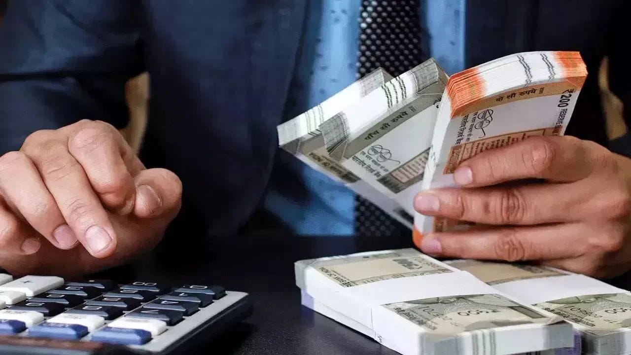 નિષ્ણાતોના મતે, રોકાણ કરતા પહેલા તમારા લક્ષ્યો અને જોખમ લેવાની ક્ષમતા ચોક્કસ તપાસવી જોઈએ. યોગ્ય આયોજન જ તમને આર્થિક આઝાદી અપાવી શકે છે.