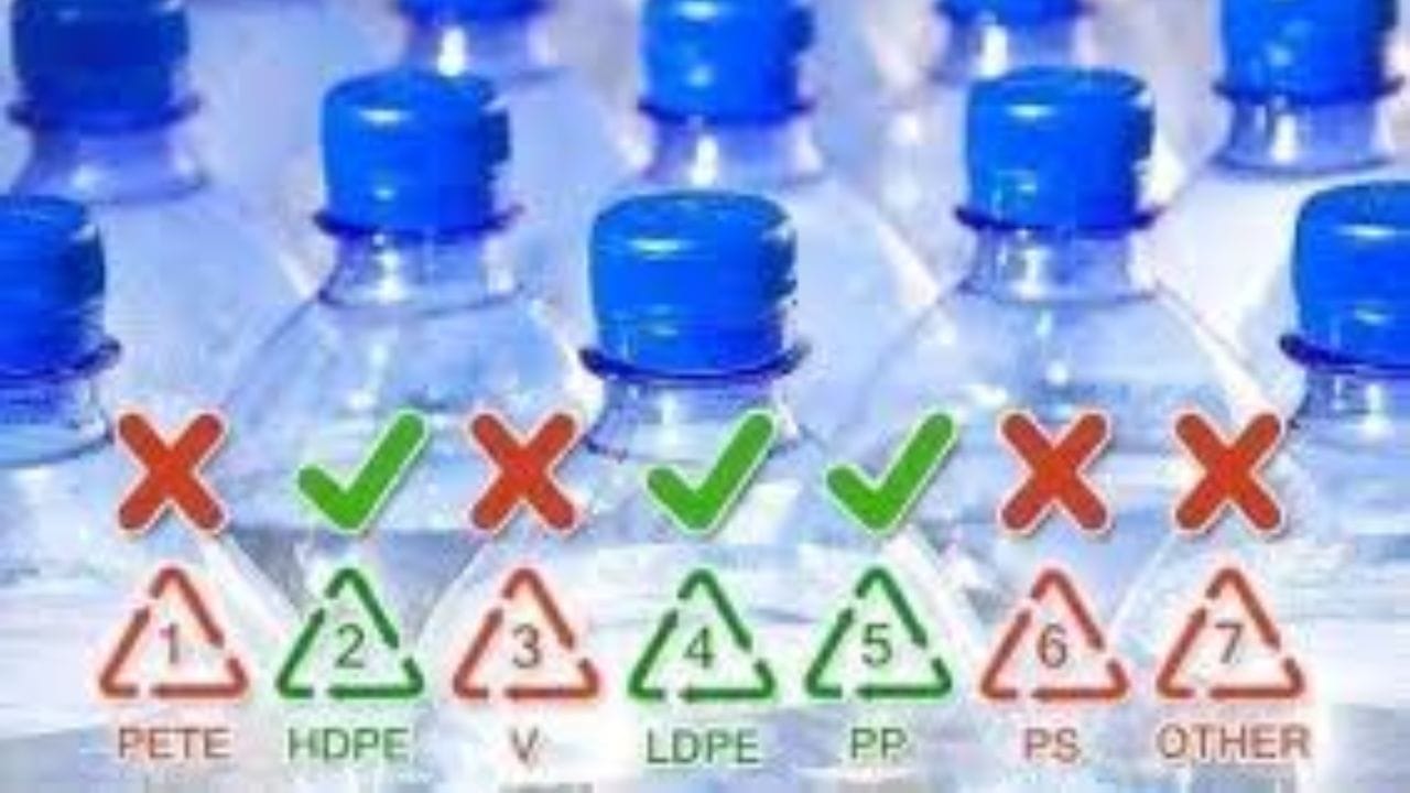 નંબર 7 Other  કેટેગરીની બોટલ છે. તેમા BPA હોય છે જે બ્રેઈન અને હોર્મોન્સ બંને માટે હાનિકારક ગણાય છે. ખાસ કરીને નાના બાળકોની બોટલમાં આ નંબર ક્યારેય પણ હોવો ન જોઈએ.  હવે જ્યારે પણ પ્લાસ્ટિકની બોટલ ખરીદો છો તો પહેલા તેની નીચે લખેલા નંબર ખાસ ચેક કરો. 