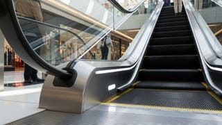 શૂઝ સાફ કરવા માટે નથી હોતા એસ્કેલેટરના બ્રશ ! જાણો તેની પાછળનું અસલ રહસ્ય