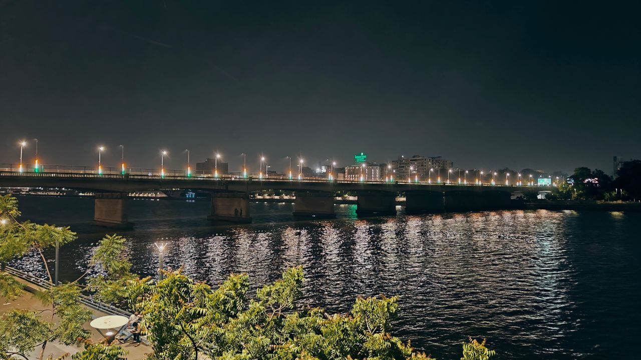 ભારતમાં રિવેરફ્રન્ટ ક્રાંતિ: અમદાવાદ અને કોટાની આ શહેરી કાયાપલટ જોઈને હવે ભારતના અન્ય મેટ્રો શહેરોમાં પણ રિવરફ્રન્ટ માટેની હરીફાઈ જામી છે. અહીં રિવરફ્રન્ટ ડેવલપમેન્ટના કેટલાક લેટેસ્ટ અપડેટ્સ છે. (Image Credit Source: Social Media)