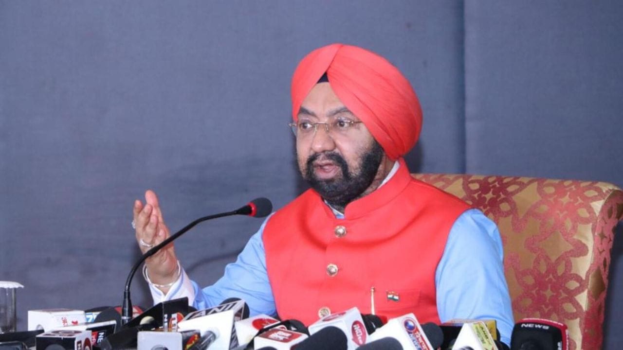 વિક્રમજીત સિંહ સાહની બીજા સ્થાને : વિક્રમજીત પાછળ છે. તેમના ચૂંટણી સોગંદનામા અને એસોસિએશન ફોર ડેમોક્રેટિક રિફોર્મ્સના ડેટા અનુસાર, તેમની કુલ સંપત્તિ આશરે ₹498 કરોડથી વધુ છે. એક અગ્રણી ઉદ્યોગસાહસિક અને સામાજિક કાર્યકર તરીકે, તેમની નાણાકીય સ્થિતિ તેમને આ યાદીમાં સૌથી વધુ કમાણી કરનારાઓમાં મજબૂત સ્થાન આપે છે.(ફોટો ક્રેડિટ-Google)