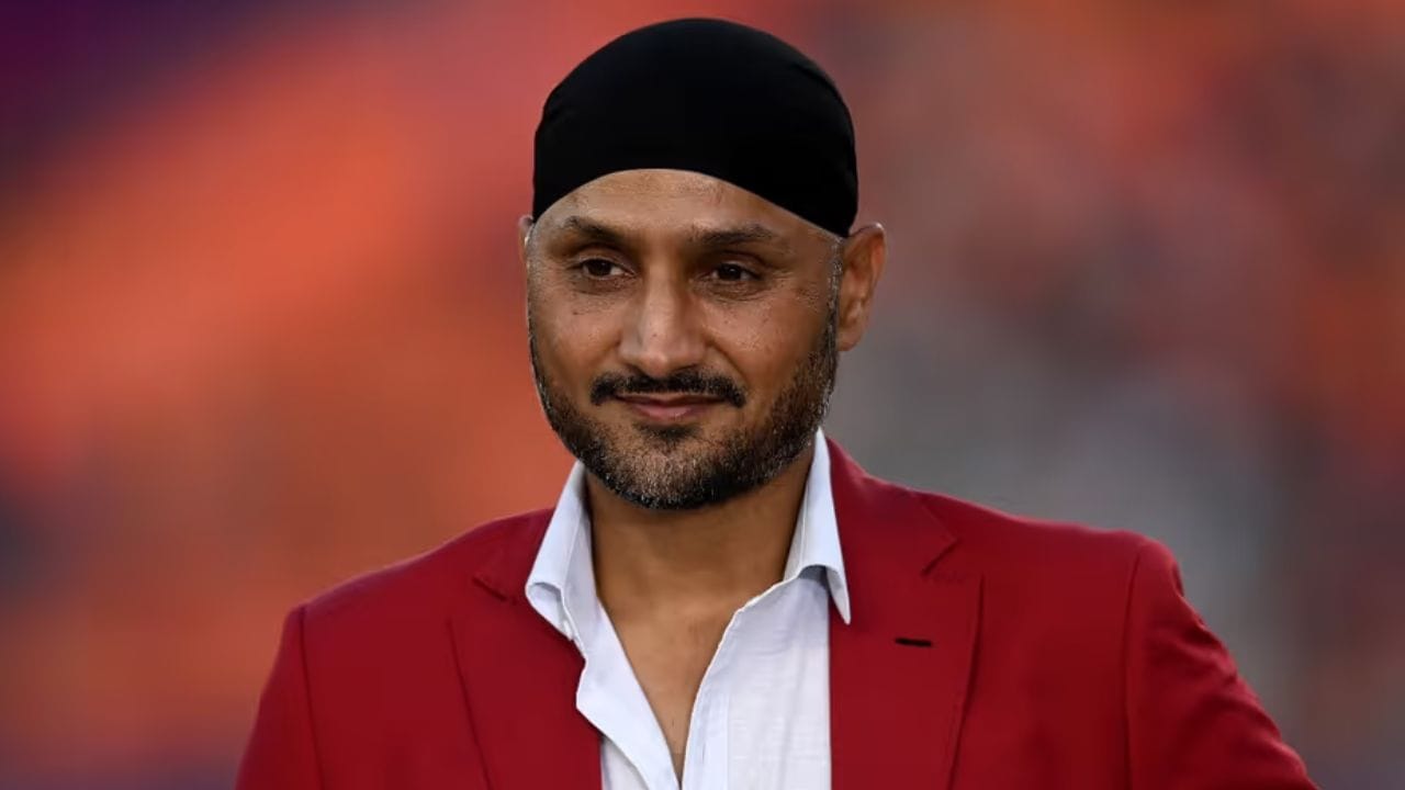 હરભજન સિંહની સંપત્તિ: ભૂતપૂર્વ ક્રિકેટર હરભજન સિંહે આશરે ₹81.8 કરોડથી વધુની સંપત્તિ જાહેર કરી છે. તેમની સંપત્તિ ક્રિકેટ, બ્રાન્ડ એન્ડોર્સમેન્ટ અને વ્યવસાયિક સાહસોમાં કમાણીમાંથી પ્રાપ્ત થાય છે.(ફોટો ક્રેડિટ-Google)