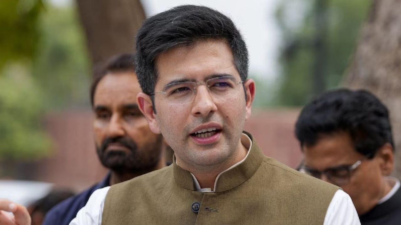 રાઘવ ચઢ્ઢા સંપત્તિ : 2024 માં પ્રકાશિત તેમના ચૂંટણી સોગંદનામા અનુસાર, રાઘવ ચઢ્ઢાની કુલ સંપત્તિ ₹37 લાખથી ₹55 લાખની વચ્ચે છે.(ફોટો ક્રેડિટ-Google)