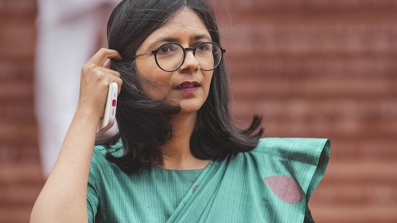 સ્વાતિ માલીવાલની સંપત્તિ: તેવી જ રીતે, રાજ્યસભા ચૂંટણી દરમિયાન રજૂ કરાયેલા સોગંદનામા અનુસાર, સ્વાતિ માલીવાલની સંપત્તિ ₹19.5 લાખ છે. સંદીપ પાઠકની વાત કરીએ તો, તેમની સંપત્તિ ₹22 લાખથી ₹25 લાખની વચ્ચે હોવાનું જાણવા મળે છે. આ સાંસદોમાં સંપત્તિનો તફાવત ઘણો નોંધપાત્ર છે. જ્યારે રાજેન્દ્ર ગુપ્તા આ યાદીમાં સ્પષ્ટપણે મોખરે છે, તો બીજી તરફ, અન્ય સાંસદો ભારતીય રાજકારણમાં હાજર વિવિધ આર્થિક પરિદૃશ્યને પ્રતિબિંબિત કરે છે. આમ આદમી પાર્ટીમાં આ વિભાજન પછી, પાર્ટીને મોટો ફટકો પડશે તે નિશ્ચિત છે.(ફોટો ક્રેડિટ-Google)