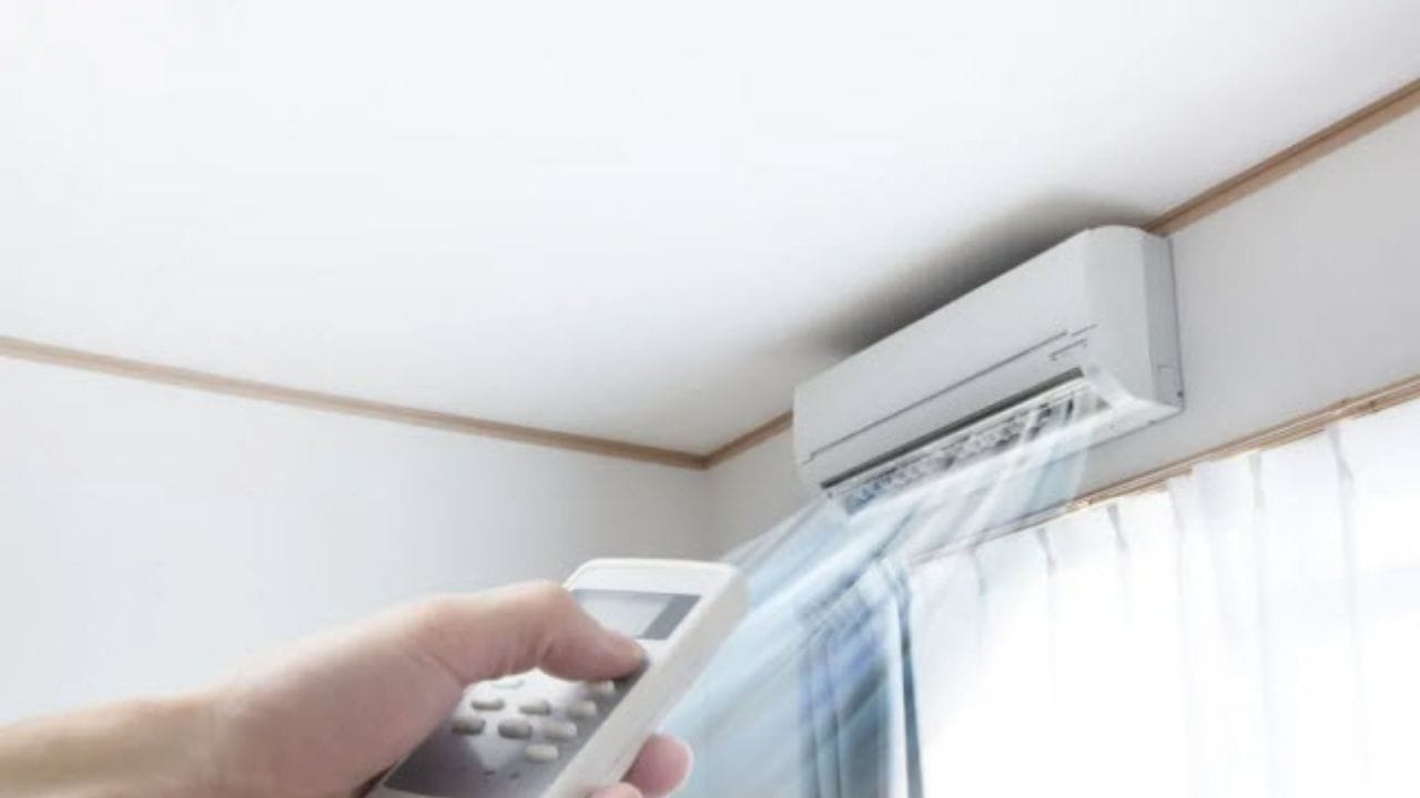 જો AC ને 16 ડિગ્રીથી નીચે કામ કરવાની મંજૂરી આપવામાં આવે, તો ઠંડક કોઇલ પર બરફ બનવાનું શરૂ થશે. આ મશીનની કાર્યક્ષમતા ઘટાડે છે અને AC ખરાબ થવાનું જોખમ નોંધપાત્ર રીતે વધારે છે. પરિણામે, ઉત્પાદકો સલામત ઓપરેટિંગ રેન્જ સ્થાપિત કરે છે.(ફોટો ક્રેડિટ-Google)