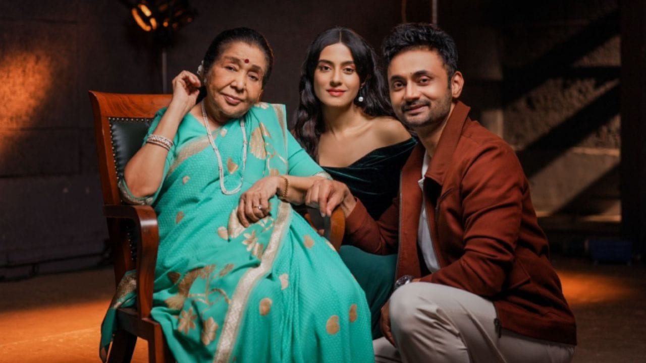 આશા ભોંસલેના નિધન પછી, તેમનો એક જૂનો વીડિયો હવે વાયરલ થયો છે - જેમાં તેમણે તેમની અંતિમ ઇચ્છા જાહેર કરી. હકીકતમાં, લગભગ એક વર્ષ પહેલાં, આશા ભોંસલે અભિનેત્રી અમૃતા રાવ અને RJ અનમોલ દ્વારા હોસ્ટ કરાયેલા પોડકાસ્ટમાં મહેમાન તરીકે દેખાયા હતા. (ફોટો ક્રેડિટ-Google)