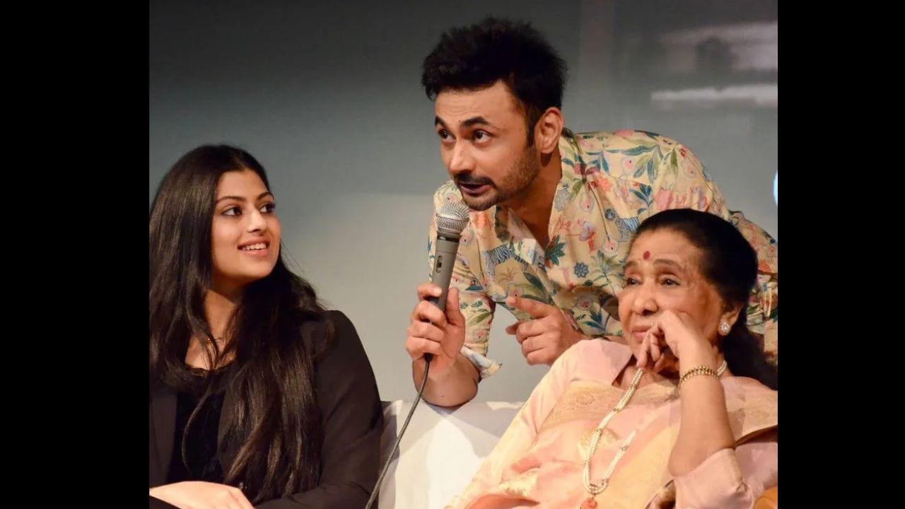 આશા ભોંસલેએ કહ્યું હતું મારી અંગત ઇચ્છા ફક્ત આ છે કે હું ગાતા ગાતા મૃત્યુ પામુ. હવે શીખવા માટે કંઈ બાકી નથી; ગાવાનું એ મારું જીવન છે. હું બાળપણથી જ ગાતી આવી છું - મેં ત્રણ વર્ષની ઉંમરે શાસ્ત્રીય સંગીતથી ગાવાની શરુઆત કરી હતી, જે મને મારા પિતાએ શીખવ્યું હતું. મારું આખું જીવન આ કળાને સમર્પિત રહ્યું છે. મેં ફિલ્મ ઉદ્યોગમાં 80 થી 82 વર્ષ વિતાવ્યા છે. મારી હાલની ઇચ્છા એ છે કે હું ગાતા ગાતા જ મારા છેલ્લા શ્વાસ લઉં. ગીત ગાતા આ દુનિયા છોડી દેવાનો મને સૌથી મોટો આનંદ મળશે."(ફોટો ક્રેડિટ-Google)