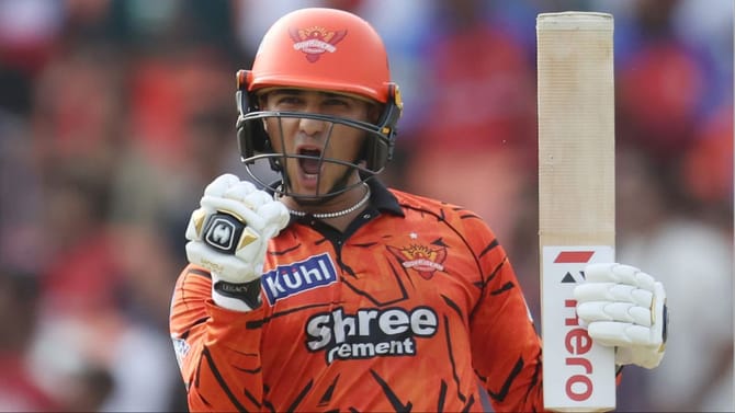 6,6,6,6,6,4,4,4,4,4... અભિષેક શર્માની 18 બોલમાં આક્રમક ફિફ્ટી