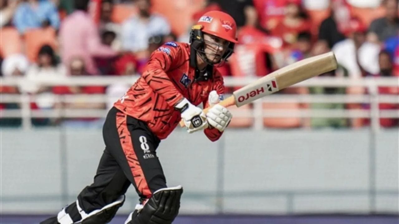 જોકે, તેની 79 ઇનિંગ્સની IPL કારકિર્દીમાં આ પહેલીવાર હતું જ્યારે તે ગોલ્ડન ડક પર આઉટ થયો હતો. આ સિઝનમાં તે બીજી વાર શૂન્ય પર આઉટ થયો હતો, પરંતુ પાછલી વખતે તે બે બોલ રમ્યા પછી શૂન્ય પર પેવેલિયન પાછો ફર્યો હતો. (PC:PTI/X)