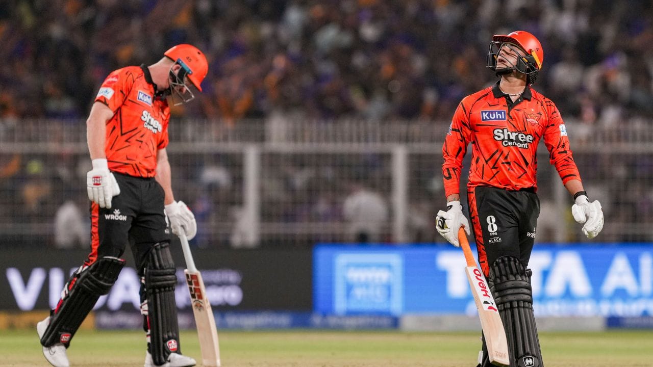 આ લીગની તમામ ટીમ પર એક સમાન લાગુ થાય છે. તેમજ ખેલાડીઓનો ઓક્શનમાં પગારથી અલગ હોય છે. એટલેકે, અભિષેક શર્માને કેકેઆર વિરુદ્ધ મેચ માટે 7.5 લાખ રુપિયા મળ્યા હતા.