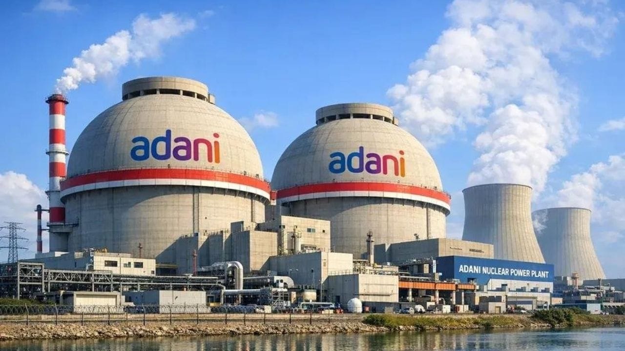પરમાણુ ઊર્જા ક્ષેત્રમાં પ્રવેશ અદાણી ગ્રુપ માટે મોટું સ્ટ્રેટેજિક પગલું માનવામાં આવે છે. તાજેતરમાં કંપનીએ નવી પેટાકંપની ‘કોસ્ટલ-મહા એટોમિક એનર્જી’ (CMAEL) સ્થાપી છે, જે Adani Atomic Energy Limited હેઠળ કાર્ય કરશે. આ કંપની પરમાણુ ઊર્જા દ્વારા વીજળીનું ઉત્પાદન, ટ્રાન્સમિશન અને વિતરણ કરશે. 13 એપ્રિલે તેની સ્થાપના થઈ હતી અને 18 એપ્રિલે સત્તાવાર નોંધણી મળી હતી. શરૂઆતમાં ₹5 લાખની મૂડી સાથે કંપનીએ પોતાના ઓપરેશન શરૂ કર્યા છે. આ જાહેરાત બાદ જ બજારમાં સકારાત્મક પ્રતિસાદ જોવા મળ્યો હતો.