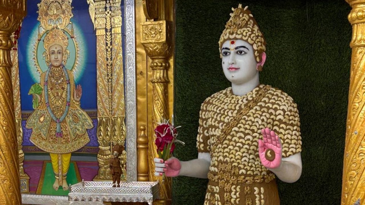 મંદિરના સાધુ પ્રેમવત્સલદાસજીએ જણાવ્યું કે ભગવાનને ચંદનના શણગાર અર્પણ કર્યા બાદ બાકી રહેલા ચંદનમાંથી ગોળીઓ (ગોટીઓ) બનાવવામાં આવે છે. આ ગોટીઓનો ઉપયોગ સંતો અને હરિભક્તો તિલક માટે કરે છે, જે આધ્યાત્મિક મહત્વ ધરાવે છે.