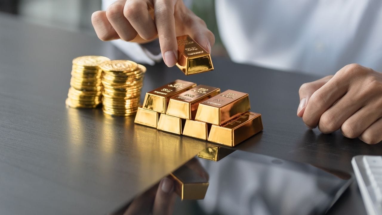 નિષ્ણાતોના મતે, આ બંને કંપનીઓની વૃદ્ધિ પાછળ મજબૂત બિઝનેસ મોડેલ અને સ્પષ્ટ વ્યૂહરચના જવાબદાર છે. શ્રીરામ ફાઇનાન્સે MSME અને ગોલ્ડ લોન સેગમેન્ટમાં ઝડપથી વિસ્તરણ કરીને આવક અને નફામાં વધારો કર્યો છે. બીજી તરફ, હિન્ડાલ્કો ઇન્ડસ્ટ્રીઝે મૂલ્યવર્ધિત ધાતુ ક્ષેત્રમાં પોતાની મજબૂત હાજરી બનાવી છે, જેના કારણે તેની નફાકારકતા સુધરી છે.