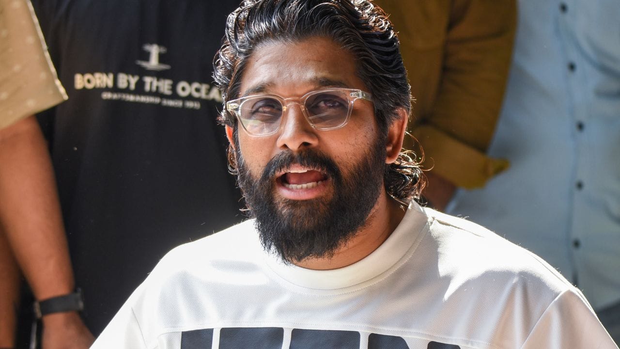 અલ્લુ અર્જુનની પાસે 6 ફિલ્મ ફેર એવોર્ડથી લઈ નેશનલ એવોર્ડ પણ છે. પોતાની એક્ટિંગને લઈ આ એવોર્ડ પોતાને નામ કર્યા છે. વર્ષ 2003માં પોતાના કરિયરની શરુઆત કરનાર અલ્લુ અર્જુન આજે સાઉથ સિનેમાના સુપરસ્ટાર છે.