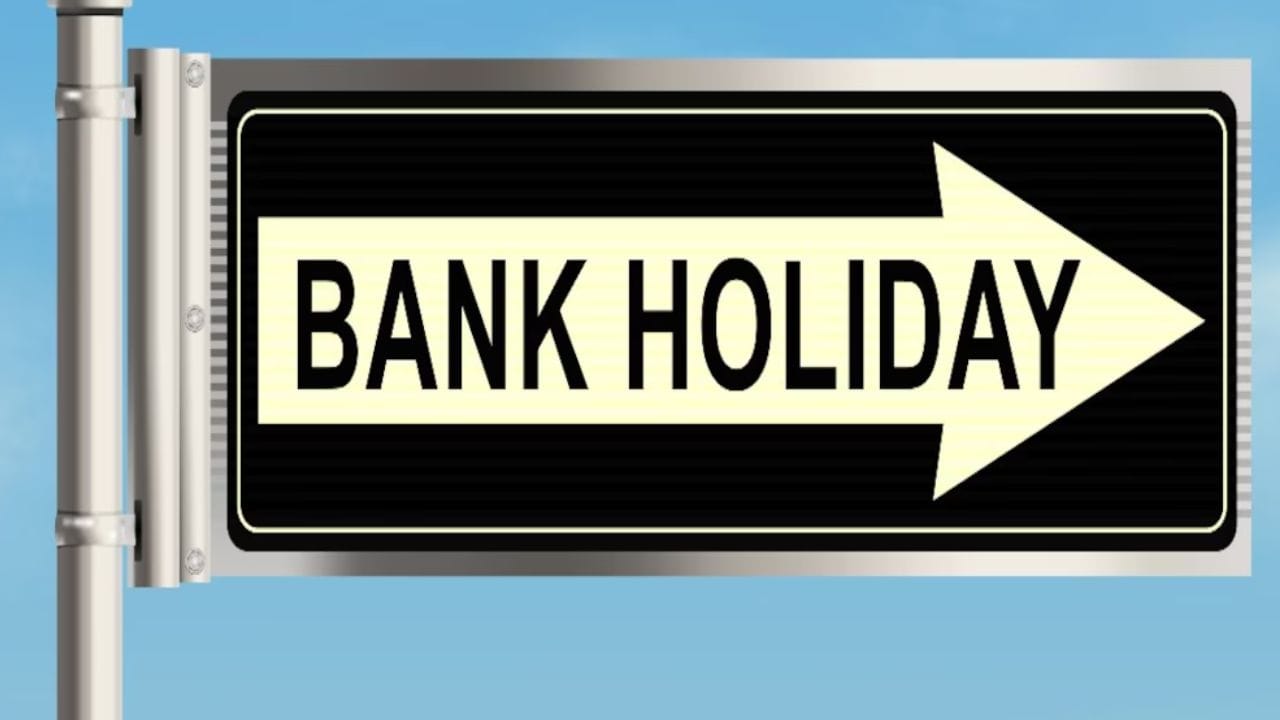 ભારતમાં તમામ જાહેર અને ખાનગી બેંકો આગામી સપ્તાહમાં ચાર દિવસ, 13 એપ્રિલથી 19 એપ્રિલ, 2026 દરમિયાન બંધ રહેશે. આગામી સપ્તાહમાં બેંક રજાઓ અનેક તહેવારો અને ખાસ પ્રસંગોને કારણે રહેશે, જેમાં આંબેડકર જયંતિ, સંક્રાંતિ, તમિલ નવું વર્ષ અને પોહેલા વૈશાખનો સમાવેશ થાય છે.