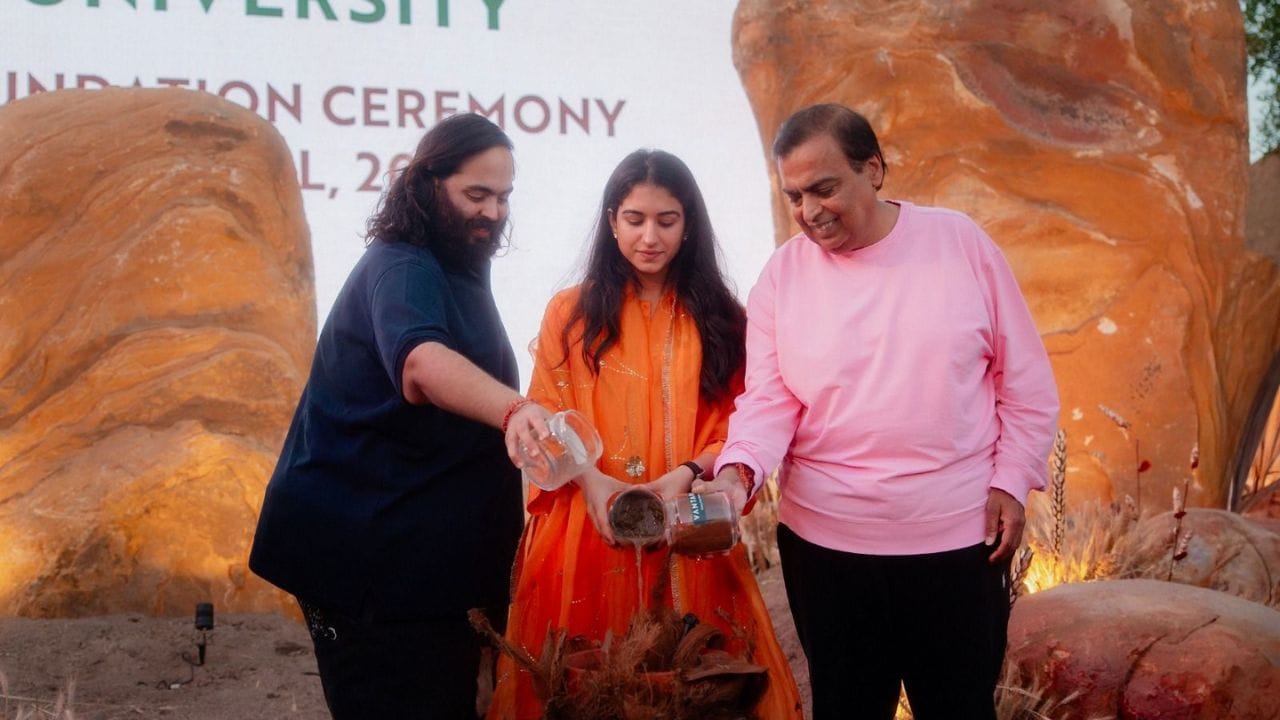 આ યુનિવર્સિટીમાં અંડરગ્રેજ્યુએટ, પોસ્ટગ્રેજ્યુએટ અને ફેલોશિપ જેવા વિવિધ અભ્યાસક્રમો ઉપલબ્ધ રહેશે. સાથે જ, સમાજના હાંસિયામાં રહેલા વર્ગોના વિદ્યાર્થીઓને સહાયરૂપ થવા માટે શિષ્યવૃત્તિની સુવિધા પણ આપવામાં આવશે. આ પહેલથી શિક્ષણ વધુ સર્વસમાવેશક અને પહોંચવાળું બનશે.