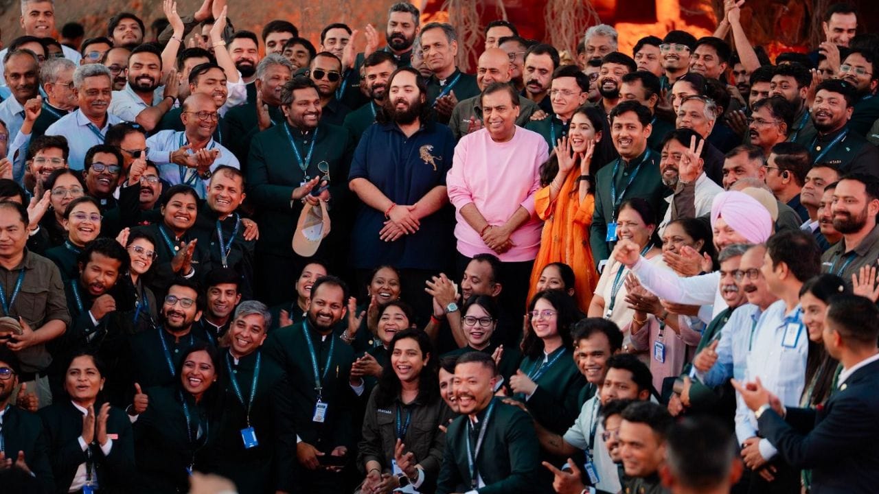 અદ્યતન ઇન્ફ્રાસ્ટ્રક્ચર, ક્લિનિકલ સુવિધાઓ અને આંતરરાષ્ટ્રીય સહયોગો સાથે, વનતારા યુનિવર્સિટી સંશોધન અને નવીનતાને પ્રોત્સાહન આપશે. અહીં ઇન-સિટુ અને એક્સ-સિટુ સંરક્ષણ પદ્ધતિઓનો સમન્વય કરીને કુદરતી આવાસ અને વૈજ્ઞાનિક સંભાળ વચ્ચે સંતુલન સ્થાપિત કરવામાં આવશે.