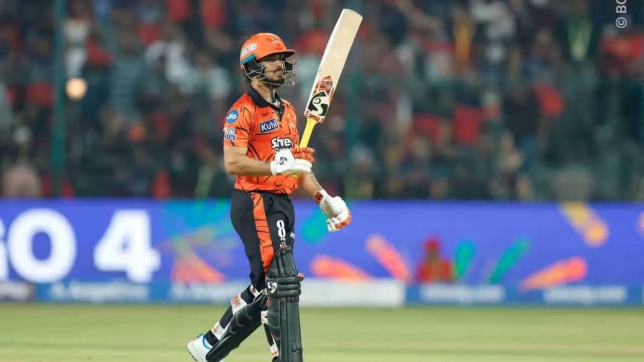 અનિકેત વર્માએ IPL 2026ની પહેલી જ મેચમાં RCB સામે શાનદાર ઇનિંગ રમી હતી. અનિકેતની વાર્તા સંઘર્ષોથી ભરેલી રહી છે.આજે આપણે અનિકેત વર્માના ક્રિકેટર કરિયર અને પરિવાર વિશે વાત કરીએ.