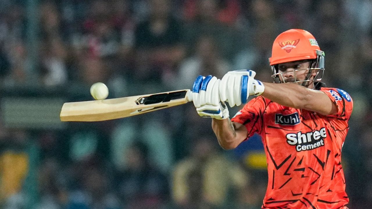 અનિકેત વર્મા ઉત્તર પ્રદેશના ઝાંસીનો એક યુવા ભારતીય ક્રિકેટર છે, જેણે IPL ૨૦૨૫માં સનરાઇઝર્સ હૈદરાબાદ (SRH) વતી રમતી વખતે પોતાની આક્રમક બેટિંગથી ધુમ મચાવી દીધી હતી. 