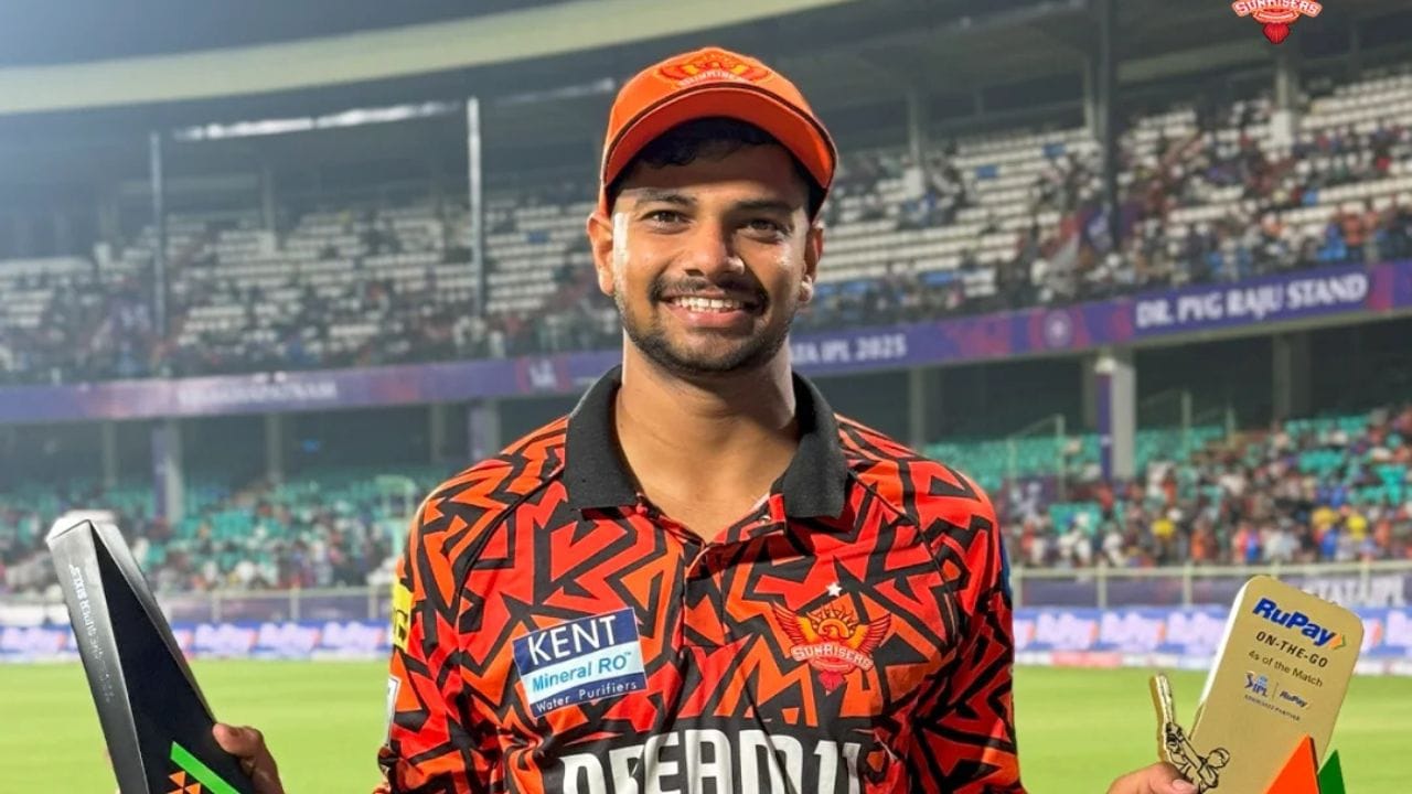  સિનિયર લિસ્ટ A તે 2024 ના અંતમાં સિનિયર પ્રતિનિધિ ક્રિકેટમાં એન્ટ્રી કરી હતી.તેના T20 અને IPL ડેબ્યૂ પર ધ્યાન કેન્દ્રિત કર્યું છે, તે 2025/26 સીઝન માટે મધ્યપ્રદેશની વિજય હજારે ટ્રોફી (લિસ્ટ A)નો ભાગ રહ્યો છે.