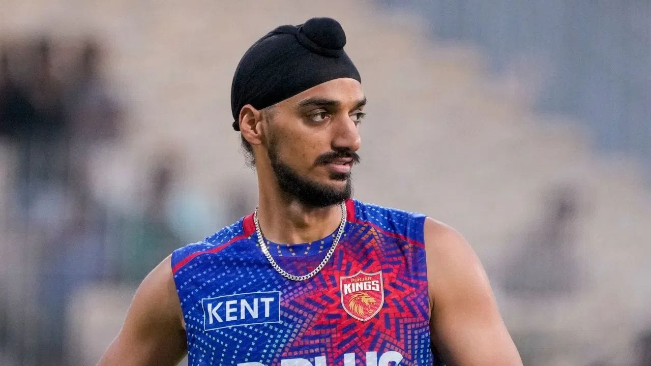 દરેક IPL મેચમાં સૌથી વધુ ડોટ બોલ ફેંકનાર બોલરને 'ગ્રીન ડોટ બોલ એવોર્ડ' એનાયત કરવામાં આવે છે. અર્શદીપ સિંહે સૌથી વધુ રન આપ્યા હોવા છતાં આ એવોર્ડ જીત્યો.