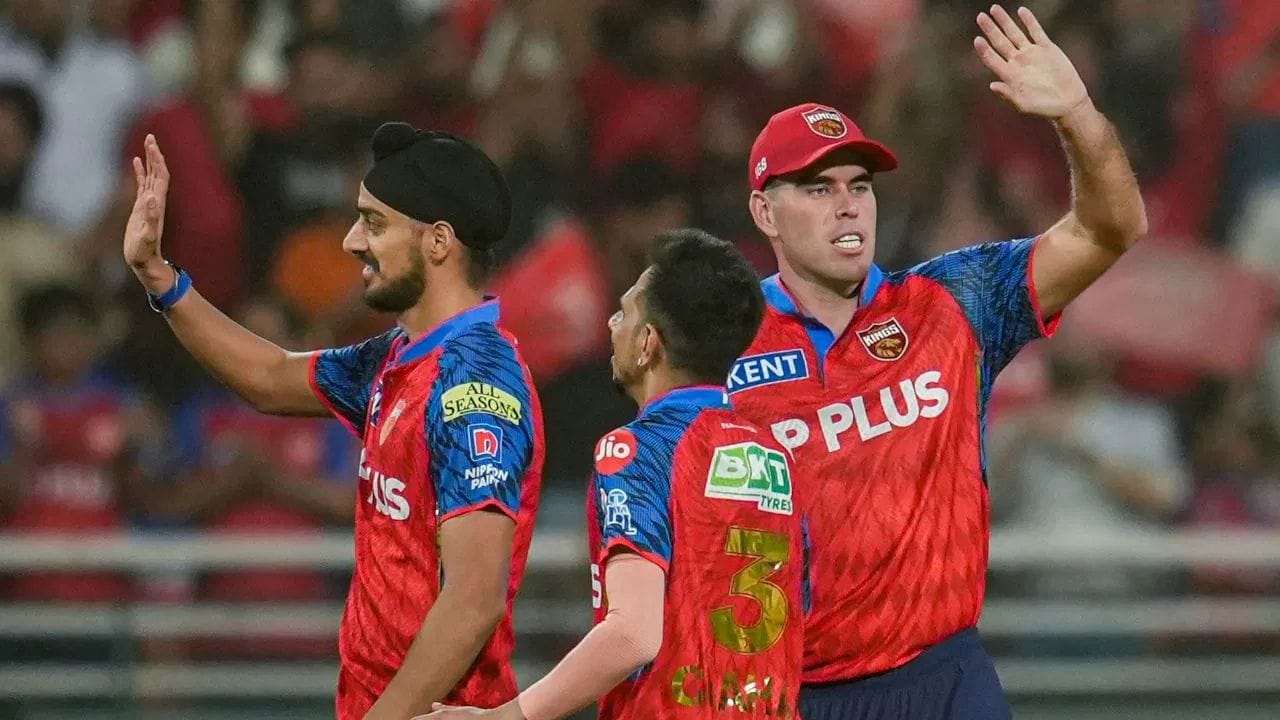 આખરે, IPL 2026 પંજાબને સિઝનની પહેલી હારનો સામનો કરવો પડ્યો, અને આ હારમાં રાજસ્થાને 223 રનનો વિશાળ લક્ષ્યાંક હાંસલ કર્યો. આનાથી ફરી એકવાર પંજાબની બોલિંગની નબળાઈ છતી થઈ. ખાસ કરીને સ્ટાર ફાસ્ટ બોલર અર્શદીપ સિંહનું ખરાબ ફોર્મ ચિંતાનો વિષય બન્યું છે.