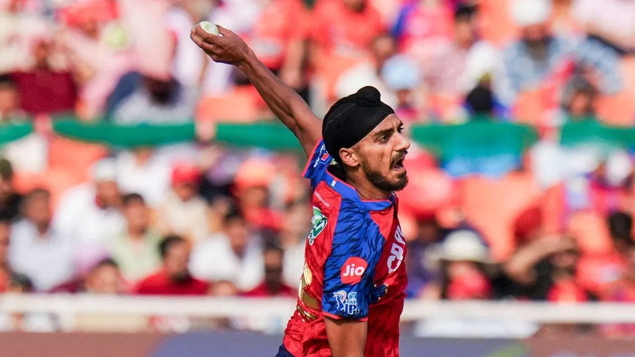 આ IPL સીઝન અર્શદીપ સિંહ માટે ખાસ પ્રભાવશાળી રહી નથી. તે ચાર મેચમાં ફક્ત બે વિકેટ લેવામાં સફળ રહ્યો છે, જે બંને આ મેચમાં આવી હતી. તેણે પાછલી ત્રણ મેચમાં એક પણ વિકેટ લીધી ન હતી. (PC: PTI)