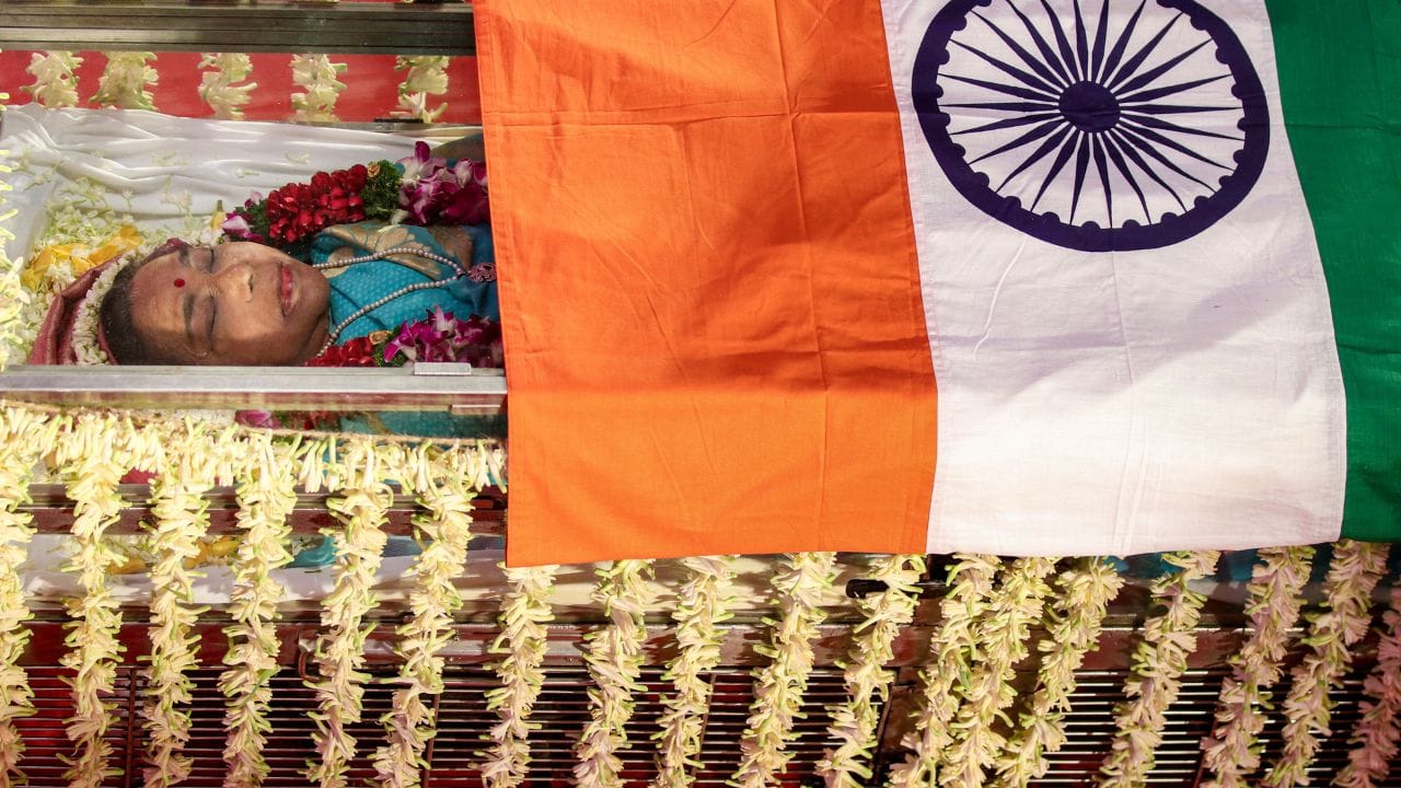 ત્યારબાદ તેમણે 1980માં દિગ્ગજ સંગીતકાર આરડી બર્મન સાથે લગ્ન કર્યા હતા. પરંતુ આ લગ્નથી તેને કોઈ બાળક ન હતુ. 2012માં તેની દીકરી વર્ષા ભોંસલે આત્મહત્યા કરી હતી. તેમજ તેના દીકરા હેમંત ભોંસલેનું 2015માં કેન્સરના કારણે નિધન થયું હતુ.