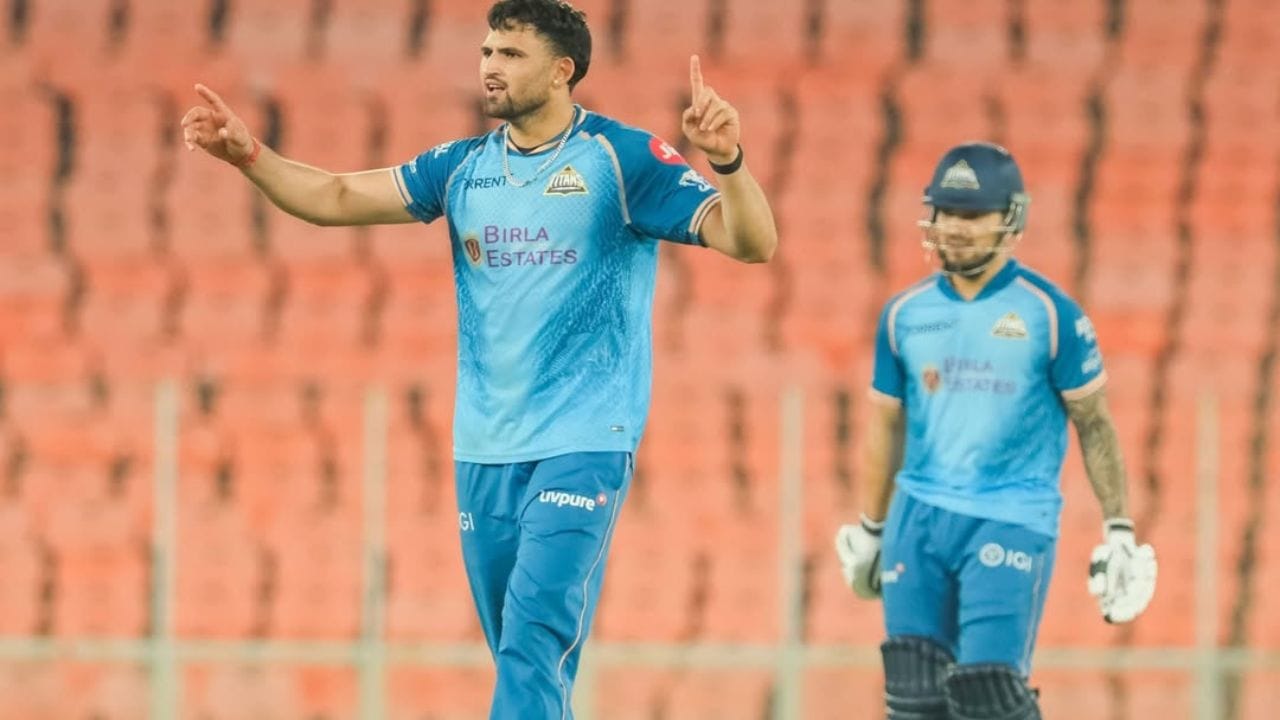 તે આ ભારતીય ઘરેલુ T20 ટુર્નામેન્ટમાં સંયુક્ત રીતે સૌથી વધુ વિકેટ લેનાર બોલર હતો, તેણે 10 મેચમાં 22 વિકેટ લીધી હતી. તેણે વિજય હજારે ટ્રોફીમાં પણ 7 મેચમાં 13 વિકેટ લીધી હતી.