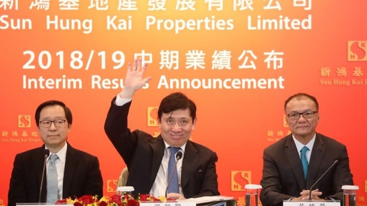 બીજા ક્રમે ક્વોક પરિવાર આવે છે, જે Sun Hung Kai Properties ચલાવે છે. તેમની કુલ સંપત્તિ લગભગ $50.2 બિલિયન છે. હોંગકોંગના પ્રોપર્ટી માર્કેટમાં સુધારા સાથે તેમની સંપત્તિમાં વધારો થયો છે.