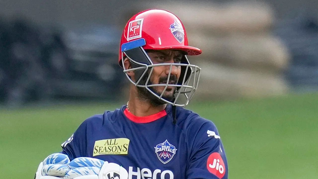 અક્ષર પટેલનું અત્યારસુધી નું IPL 2026 સિઝન નિરાશાજનક રહ્યું છે. અક્ષર પટેલ ચાર ઇનિંગ્સમાં 9.6 ની સરેરાશથી માત્ર 29 રન જ બનાવી શક્યો છે અને ફક્ત પાંચ જ વિકેટ લીધી છે.