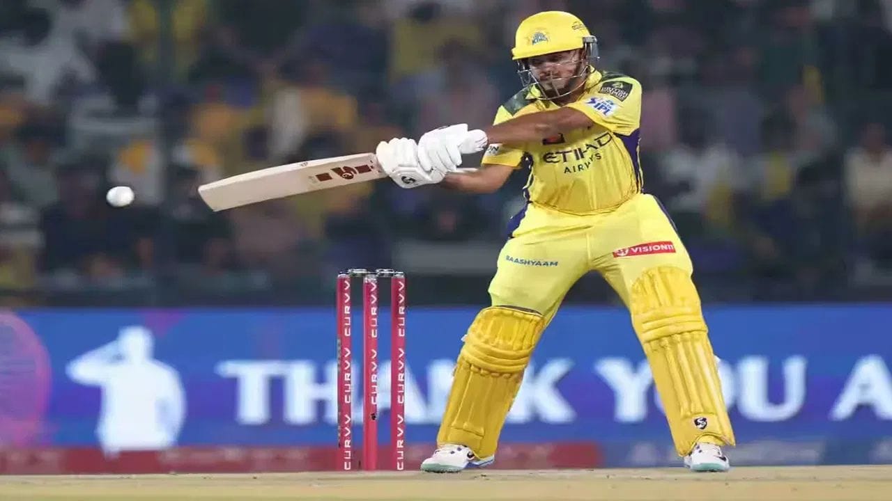 મ્હાત્રેની IPL કારકિર્દી પણ નોંધપાત્ર રહી છે. તેણે 2025માં ડેબ્યૂ કર્યા બાદ કુલ 13 મેચોમાં 441 રન બનાવ્યા છે. 33.92ની સરેરાશ અને 183.75ના સ્ટ્રાઇક રેટ સાથે તે યુવા સ્ટાર તરીકે ઉભરી આવ્યો છે. હવે તેની ગેરહાજરી CSK માટે મોટો પડકાર સાબિત થશે. (PC:PTI/X/CSK)