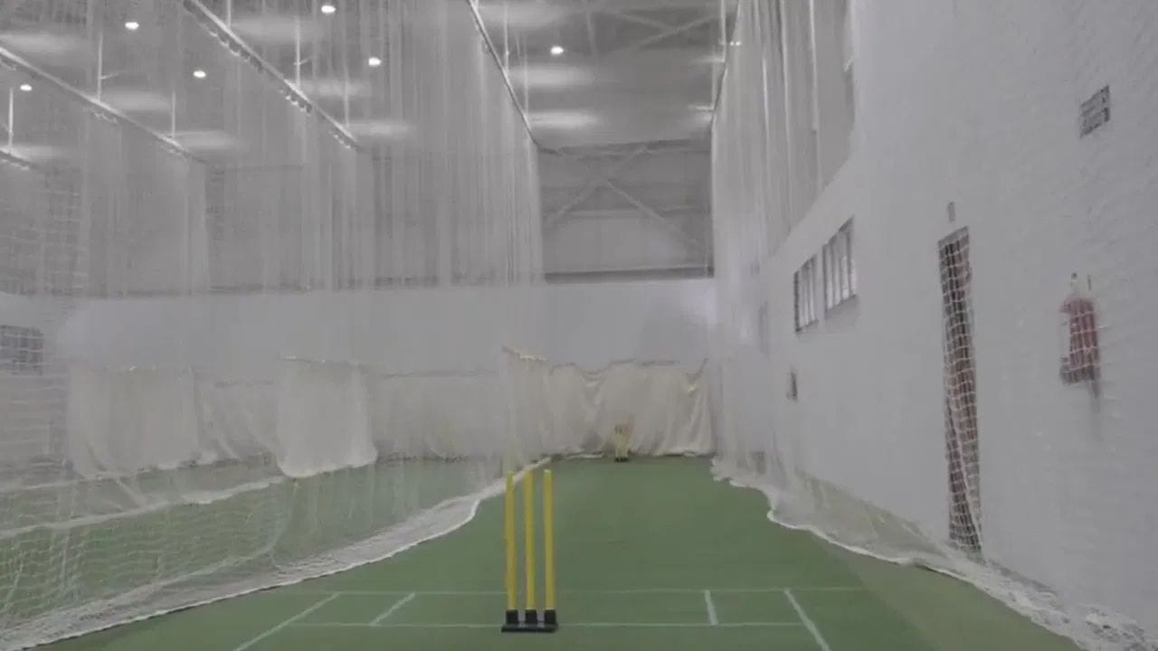 ભારતીય ક્રિકેટ કંટ્રોલ બોર્ડે નોર્થ ઈસ્ટમાં ક્રિકેટનું સ્તર વધારવા માટે નવી ક્રિકેટ એકેડેમી ખોલી છે. મણિપુરમાં આ ઈન્ડોર ક્રિકેટ એકેડેમીનું ઉદ્ઘાટન પીએમ મોદી દ્વારા કરવામાં આવ્યું હતું.