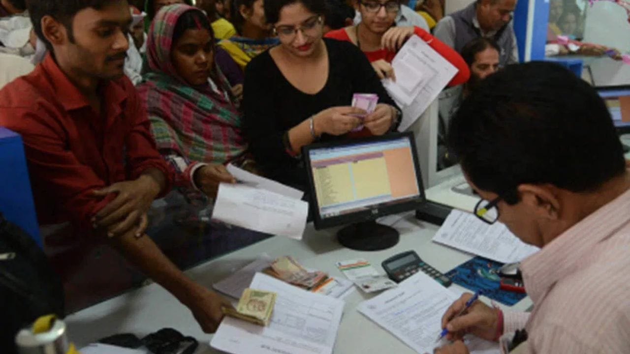 અગાઉ જોવામાં આવ્યું છે કે, ઘણી વખત વેજ સેટલમેન્ટ તો થઈ જાય છે પરંતુ તેની સાથે જોડાયેલા નિયમોમાં ફેરફાર ખૂબ મોડો કરવામાં આવે છે. આનાથી કર્મચારીઓને સમયસર લાભ મળી શકતો નથી. આ બાબતને ધ્યાનમાં રાખીને નાણા મંત્રાલયે અગાઉ જ IBA ને નિર્દેશ આપ્યો હતો કે, ભવિષ્યમાં વેજ નેગોશિયેશન (પગાર વાટાઘાટો) આગામી સમયગાળો શરૂ થાય તે પહેલાં જ ફાઈનલ કરી લેવામાં આવે, જેથી પગાર સુધારો નિયત તારીખથી લાગુ થઈ શકે.