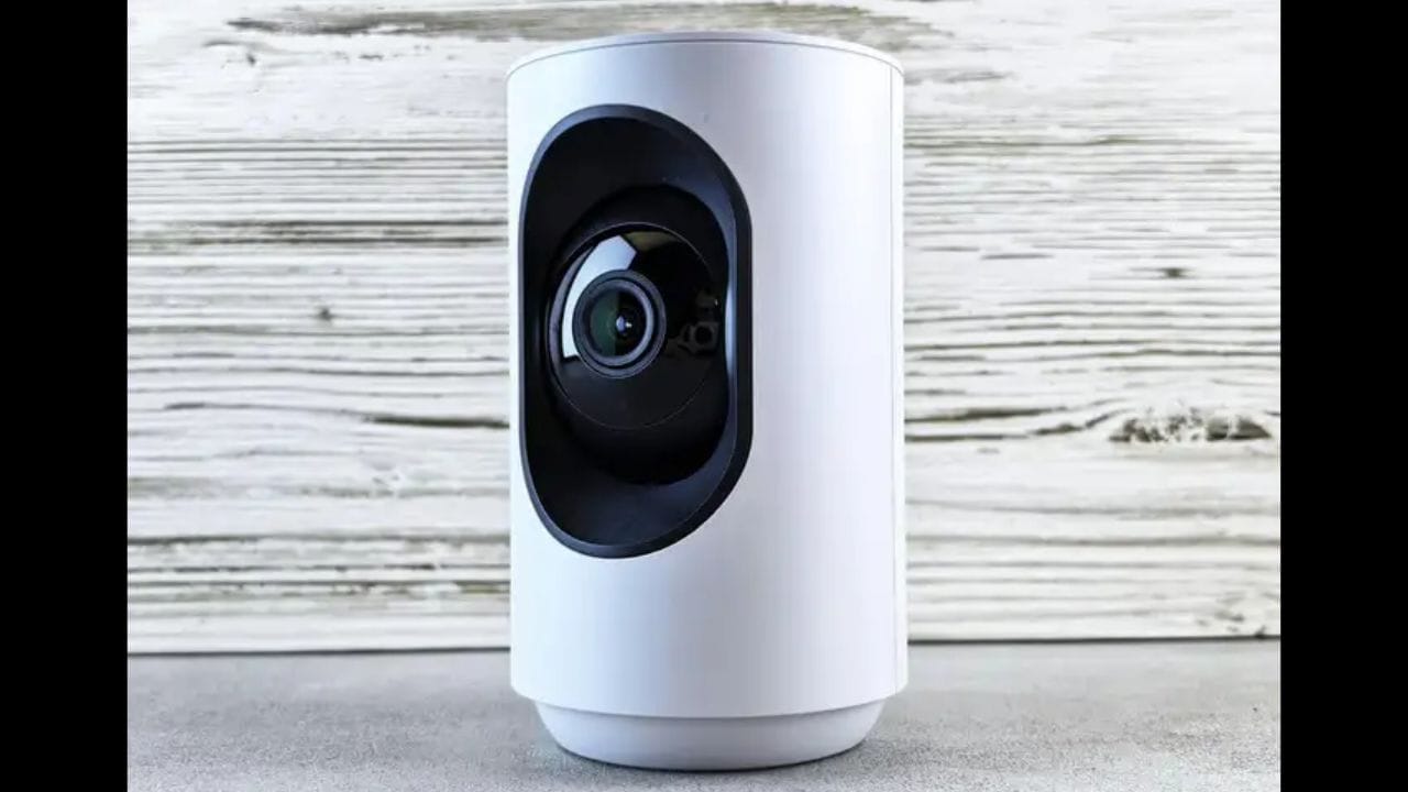 આ કેમેરા તમારા બેડરૂમ અથવા લિવિંગ રૂમ જેવી ખાનગી જગ્યાઓમાં ન મૂકો. ઘરની અંદર ઉપયોગ માટે, ભારતીય બ્રાન્ડ્સ પસંદ કરો. (ફોટો ક્રેડિટ-એમેઝોન)