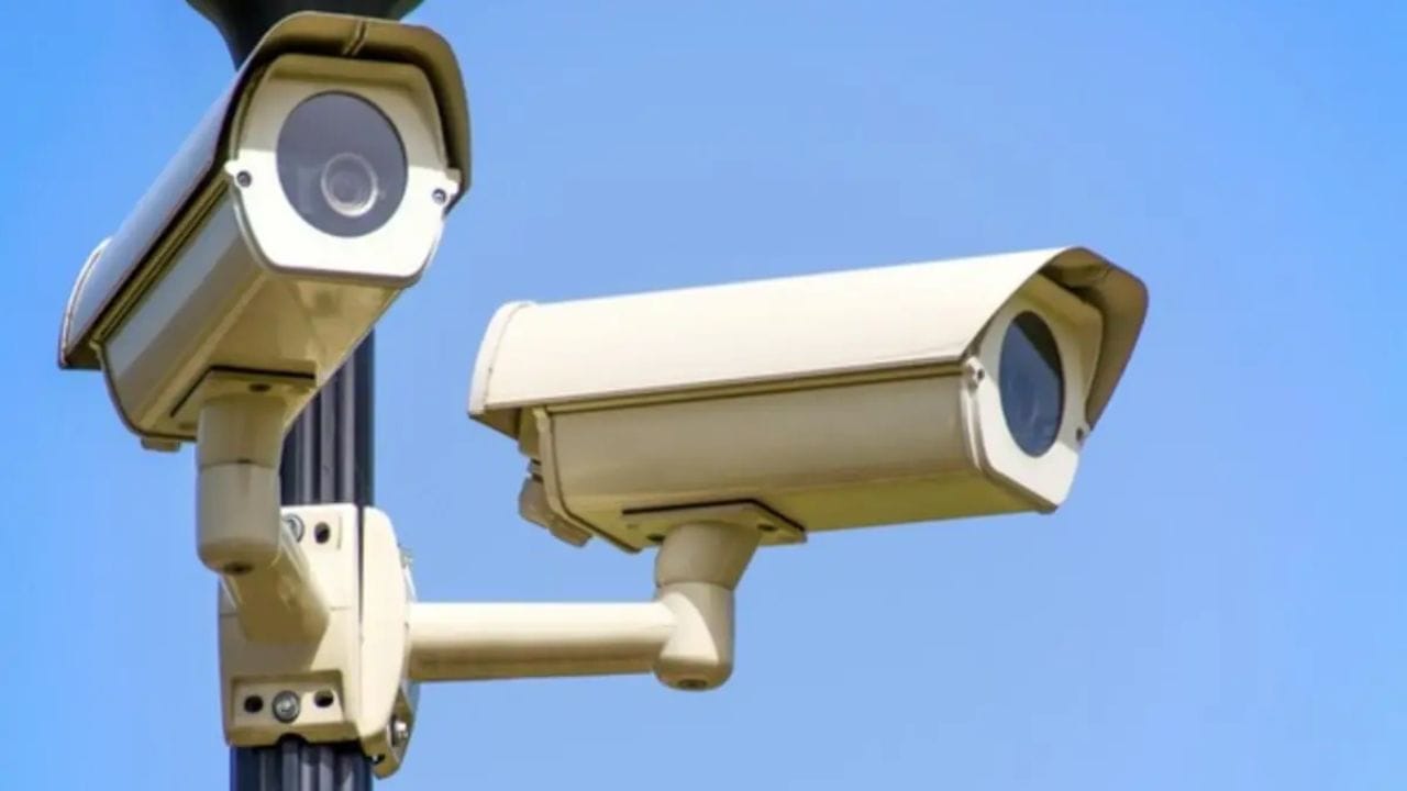 સૌપ્રથમ અને અગ્રણી, આ CCTV કેમેરાને ફક્ત ત્યારે જ ઇન્ટરનેટ ઍક્સેસ આપો જ્યારે ખૂબ જરૂરી હોય, અને મુખ્યત્વે સ્થાનિક ડિસ્પ્લે અથવા મોનિટર દ્વારા તેમના ફીડનું નિરીક્ષણ કરો. (ફોટો ક્રેડિટ-એમેઝોન)