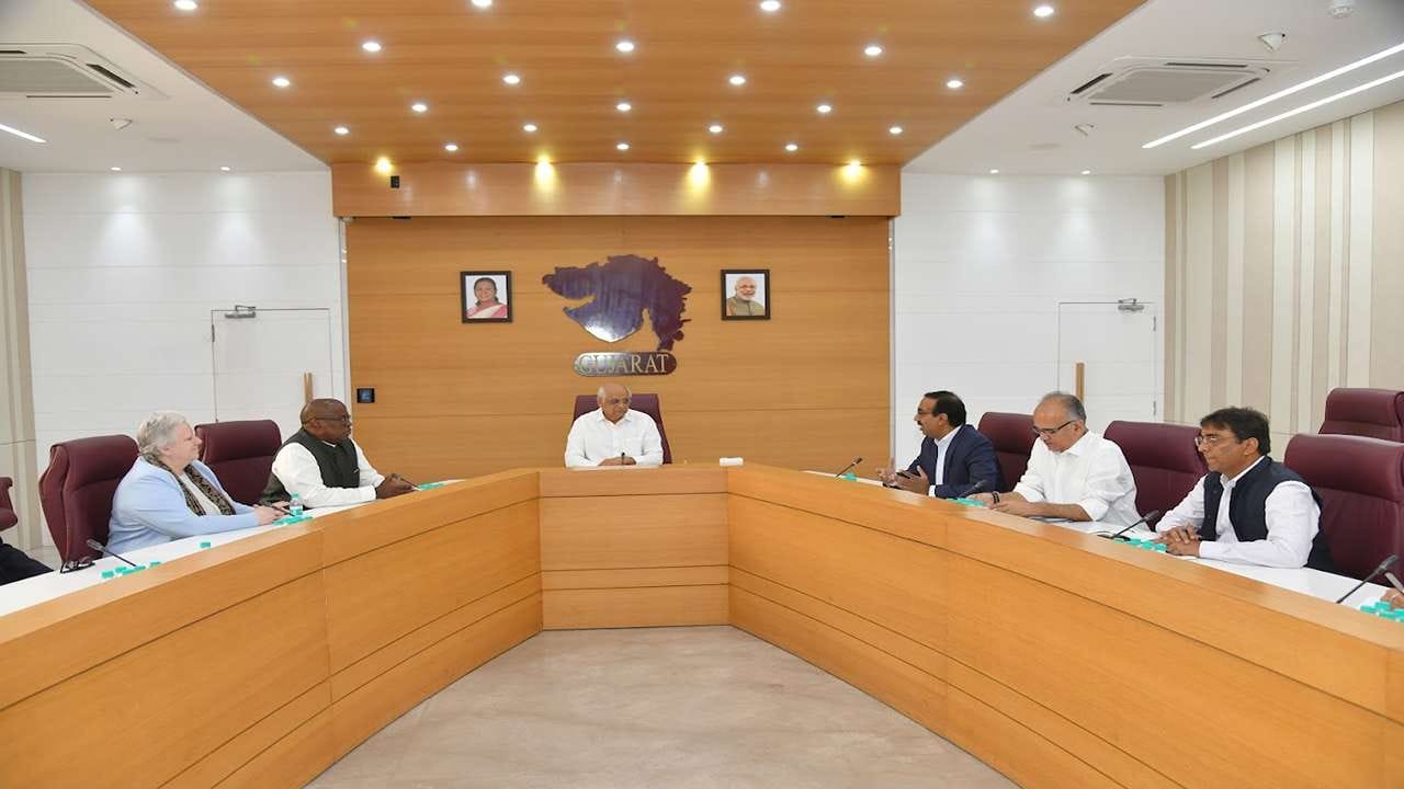 

કોમનવેલ્થ ગેમ્સ 2030ના સફળ સંચાલન માટે રાજ્ય સરકાર જરૂરી બધી જ સુવિધાઓ અને ઇન્ફ્રાસ્ટ્રક્ચર ઝડપથી પૂરું પાડશે એવો વિશ્વાસ કોમનવેલ્થ સ્પોર્ટ ટિમ અને ઇન્ડિયન ઓલમ્પિક એસોસિએશનને મુખ્ય પ્રધાન ભૂપેન્દ્ર પટેલે આપ્યો હતો.