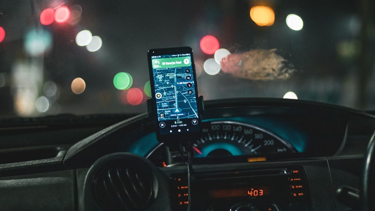 તમે કારની અંદર અનેક ફેરફાર કરી શકો છો. જેમ કે,સીટ કવર બદલવું,નવું મ્યુઝિક સિસ્ટમ લગાવવી કે પછી ડેશબોર્ડનું ફિનિશિંગ બદલવું આ તમામ મોડિફિકેશન કાનુની માળખામાં આવે છે.