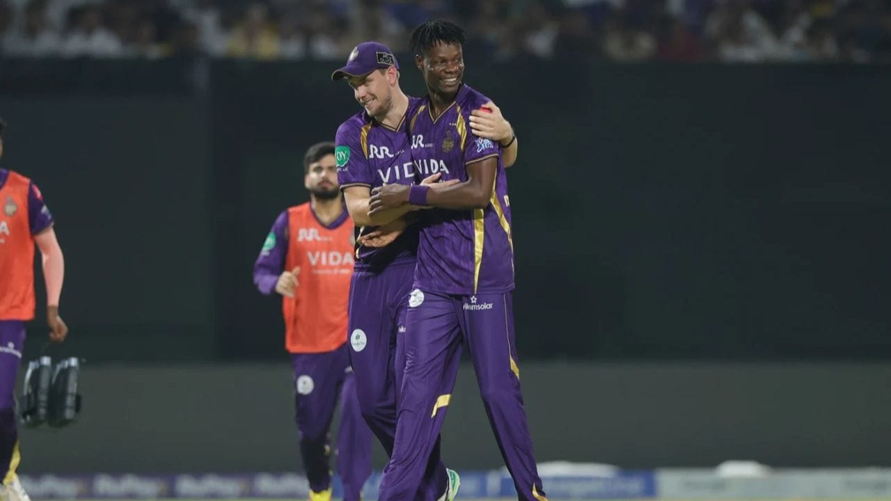 ખાસ વાત એ છે કે, 13 વર્ષમાં પહેલીવાર કોલકાતા નાઈટ રાઈડર્સને સીઝનની પ્રથમ બે મેચમાં હારનો સામનો કરવો પડ્યો છે. આનાથી હવે તેમના પર ચોક્કસપણે દબાણ વધી રહ્યું છે. લોઅર બેક ઈન્જરી (કમરની ઈજા) માંથી ઉભરી રહેલા કેમેરોન ગ્રીને હજુ સુધી આઈપીએલ 2026 માં બોલિંગ કરી નથી. કેકેઆરની પ્રથમ મેચ બાદ ક્રિકેટ ઓસ્ટ્રેલિયાએ કહ્યું હતું કે, ગ્રીન થોડા દિવસો પછી જ બોલિંગ કરી શકશે અને ફ્રેન્ચાઈઝી પણ આ બાબત જાણે છે. એસઆરએચ (SRH) સામેની મેચ પહેલા કેકેઆરએ ગ્રીનની બોલિંગનો એક વીડિયો શેર કર્યો હતો, જેને જોઈને એવી અટકળો લગાવવામાં આવી રહી હતી કે, કદાચ તે મેચમાં બોલિંગ કરશે પરંતુ એવું થયું નહીં.