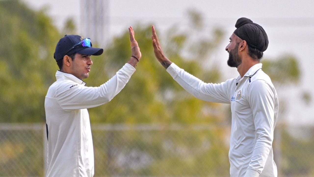 હરપ્રીત બ્રારનો જન્મ 16  સપ્ટેમ્બર 1995ના રોજ થયો છે. તે એક ભારતીય ક્રિકેટર છે. તે હાલમાં ઇન્ડિયન પ્રીમિયર લીગ (IPL)માં પંજાબ કિંગ્સ અને ડોમેસ્ટિક ક્રિકેટમાં પંજાબ માટે રમે છે.