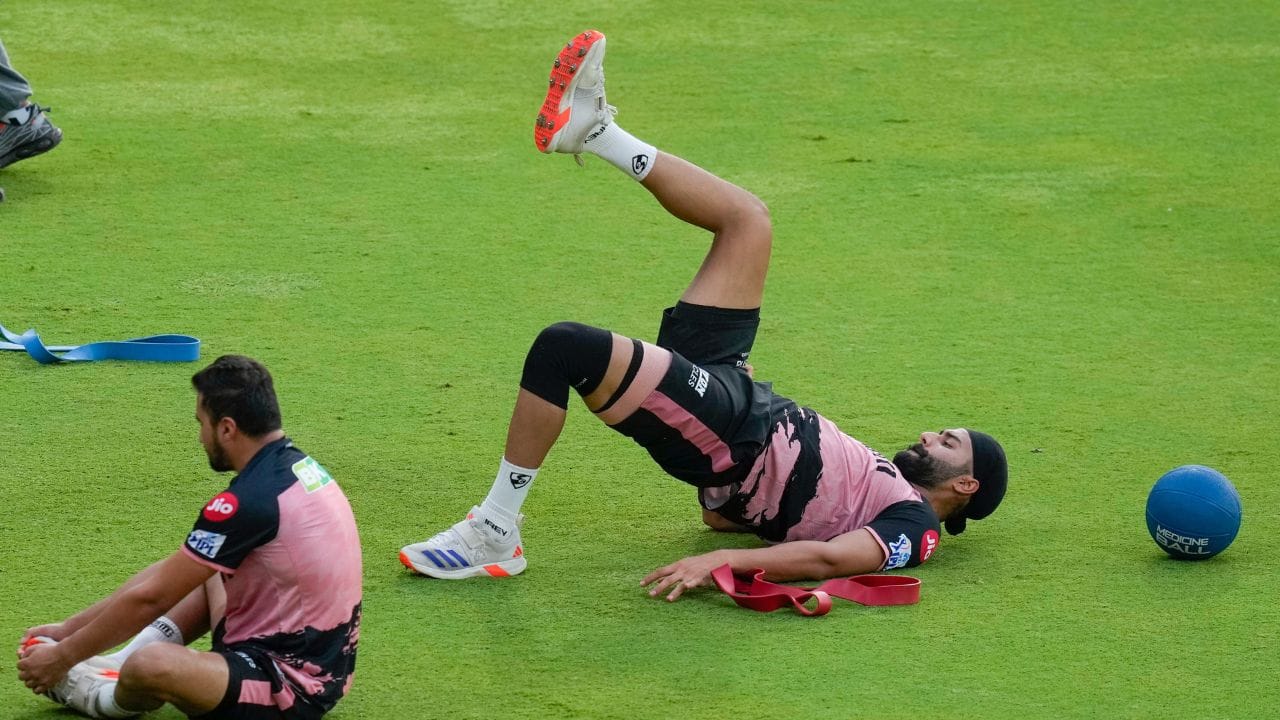 30 એપ્રિલ 2021ના રોજ, રોયલ ચેલેન્જર્સ બેંગ્લોર સામે બ્રારે વિરાટ કોહલીની પોતાની પહેલી IPL વિકેટ લીધી અને ચાર ઓવરમાં 19 રન આપીને 3 વિકેટ સાથે મેચ પૂરી કરી હતી.