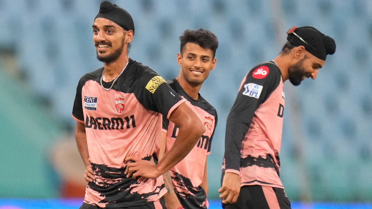 તેણે ગ્લેન મેક્સવેલની વિકેટ પણ લીધી, જે તેણે વિરાટ કોહલીની સાથે સતત બે વિકેટ લીધી હતી, અને એબી ડી વિલિયર્સની વિકેટ પણ લીધી હતી.ફેબ્રુઆરી 2022માં તેને 2022 ઇન્ડિયન પ્રીમિયર લીગ ટુર્નામેન્ટ માટે ઓક્શનમાં પંજાબ કિંગ્સ દ્વારા ખરીદવામાં આવ્યો હતો. 