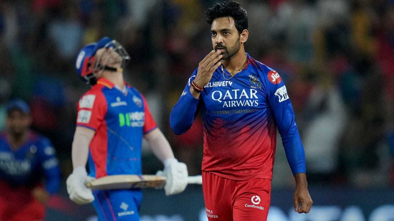 સ્વપ્નિલ કમલેશ સિંહનો જન્મ 22 જાન્યુઆરી 1991 રોજ થયો છે. તે એક ભારતીય ક્રિકેટર છે જે ત્રિપુરા અને રોયલ ચેલેન્જર્સ બેંગલુરુ માટે રમે છે. તે એક બોલર છે જે જમણા હાથે બેટિંગ કરે છે અને ડાબા હાથે ધીમી બોલિંગ કરે છે.