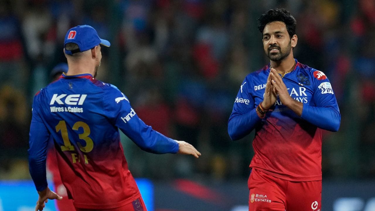 તેણે 2006માં 14 વર્ષની ઉંમરે બરોડા માટે ફર્સ્ટ ક્લાસ ડેબ્યૂ કર્યું હતું અને 2008માં મુંબઈ ઇન્ડિયન્સ ટીમનો સભ્ય હતો. 2014-15 સૈયદ મુશ્તાક અલી ટ્રોફીની સૌરાષ્ટ્ર સામેની મેચમાં, તેણે ચાર ઓવરમાં 19 રન આપીને છ વિકેટ લીધી હતી.  