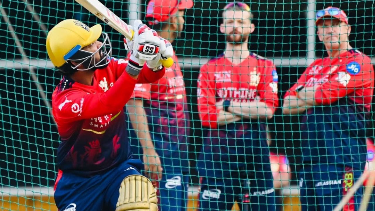  અત્યાર સુધી સ્વપ્નિલ સિંહ આઈપીએલમાં કુલ 14 મેચ રમી છે. જેમાં 51 રન બનાવ્યા છે.આરસીબી તરફથી રમતા સ્વપ્નિલ સિંહે માત્ર પાવરપ્લેમાં વિકેટો જ નહીં, પરંતુ નીચે ક્રમે બેટિંગમાં પણ યોગદાન આપ્યું છે.  