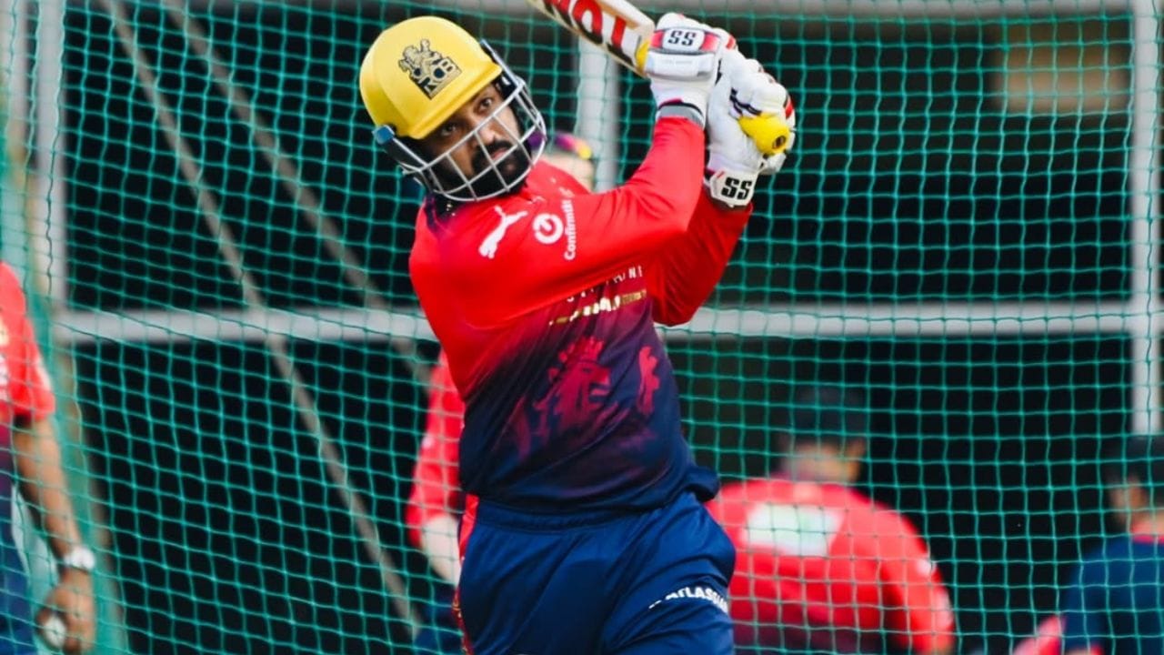  જ્યારે તેને RCB ખરીદ્યો ન હતો ત્યારે તેનો આખો પરિવાર કેટલો ભાવુક હતો તે તેણે શેર કર્યું હતુ.